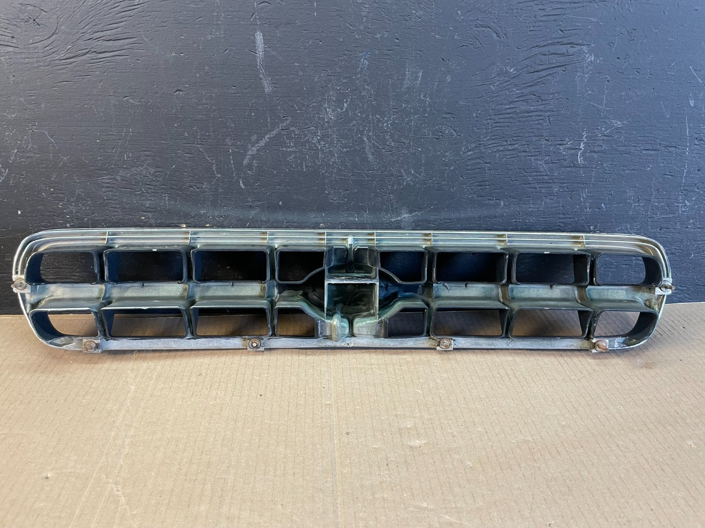 2000 to 2002 Subaru Legacy Outback Grill Grille OEM AC2013 DG4