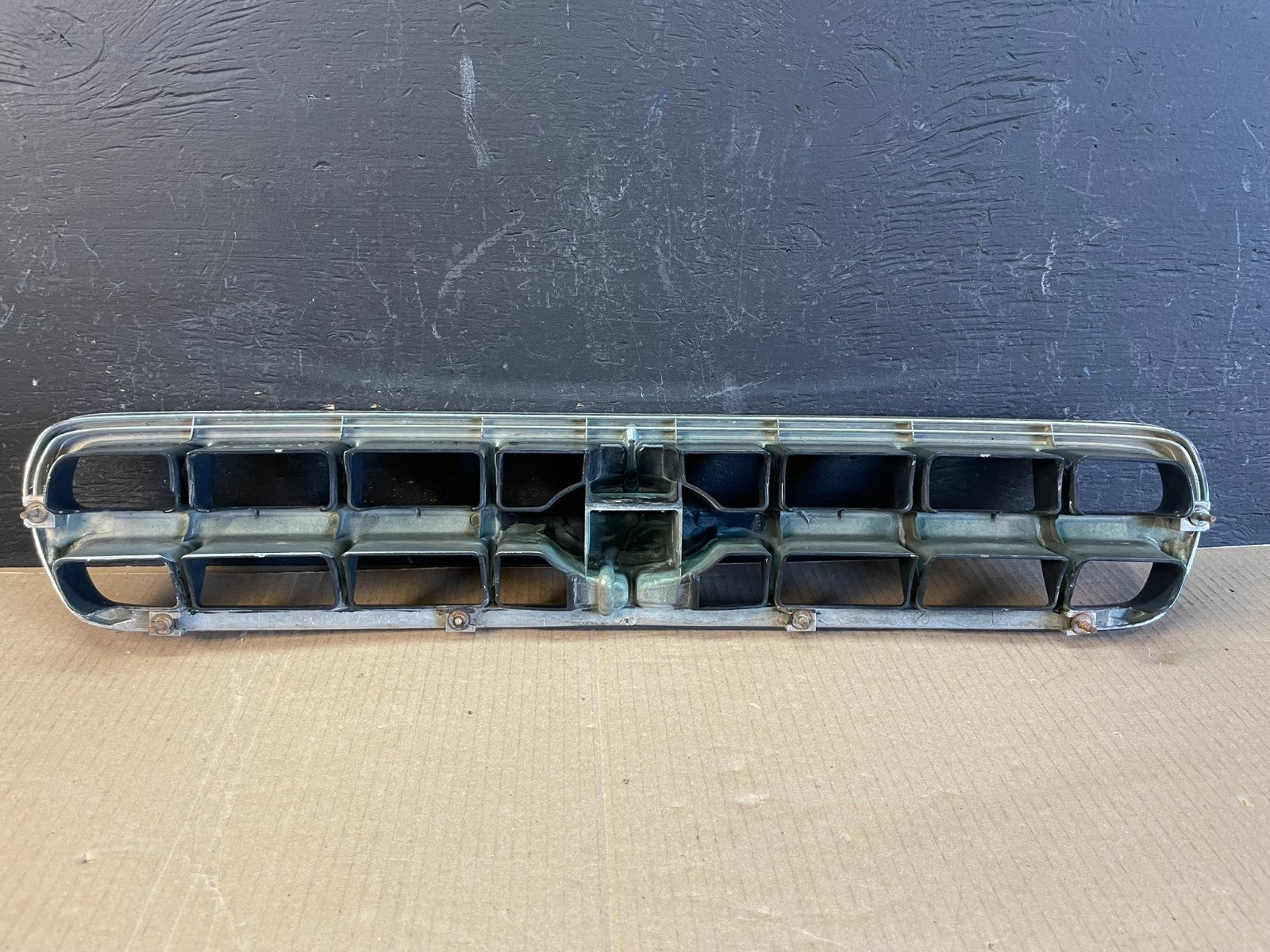2000 to 2002 Subaru Legacy Outback Grill Grille OEM AC2013 DG4