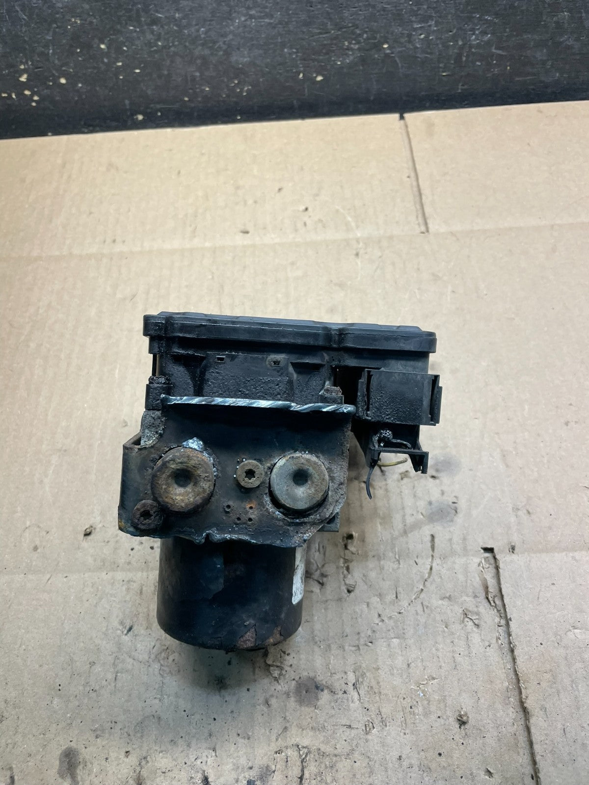 2003 - 2004 Ford Expedition ABS Anti Lock Brake Pump Module Oem v9090 DG1