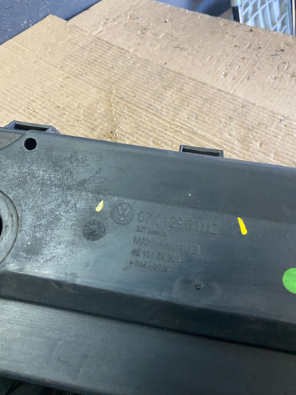 2005 to 2008 Volkswagen Jetta 2.5L Passat Jetta Engine Cover 07k129601 P6337 DG8