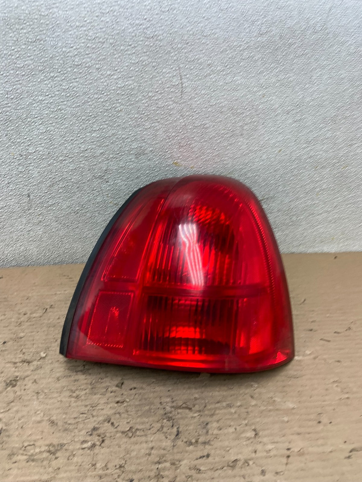 2003 to 2011 Lincoln Town Car Right Passenger Rh Tail Light AA9821 LK0