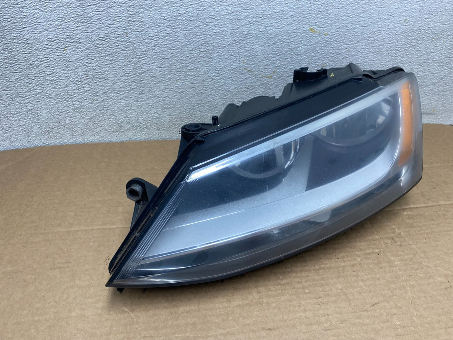 2011 to 2014 Volkswagen Jetta Left Driver LH Headlight Halogen Z1315 DW2