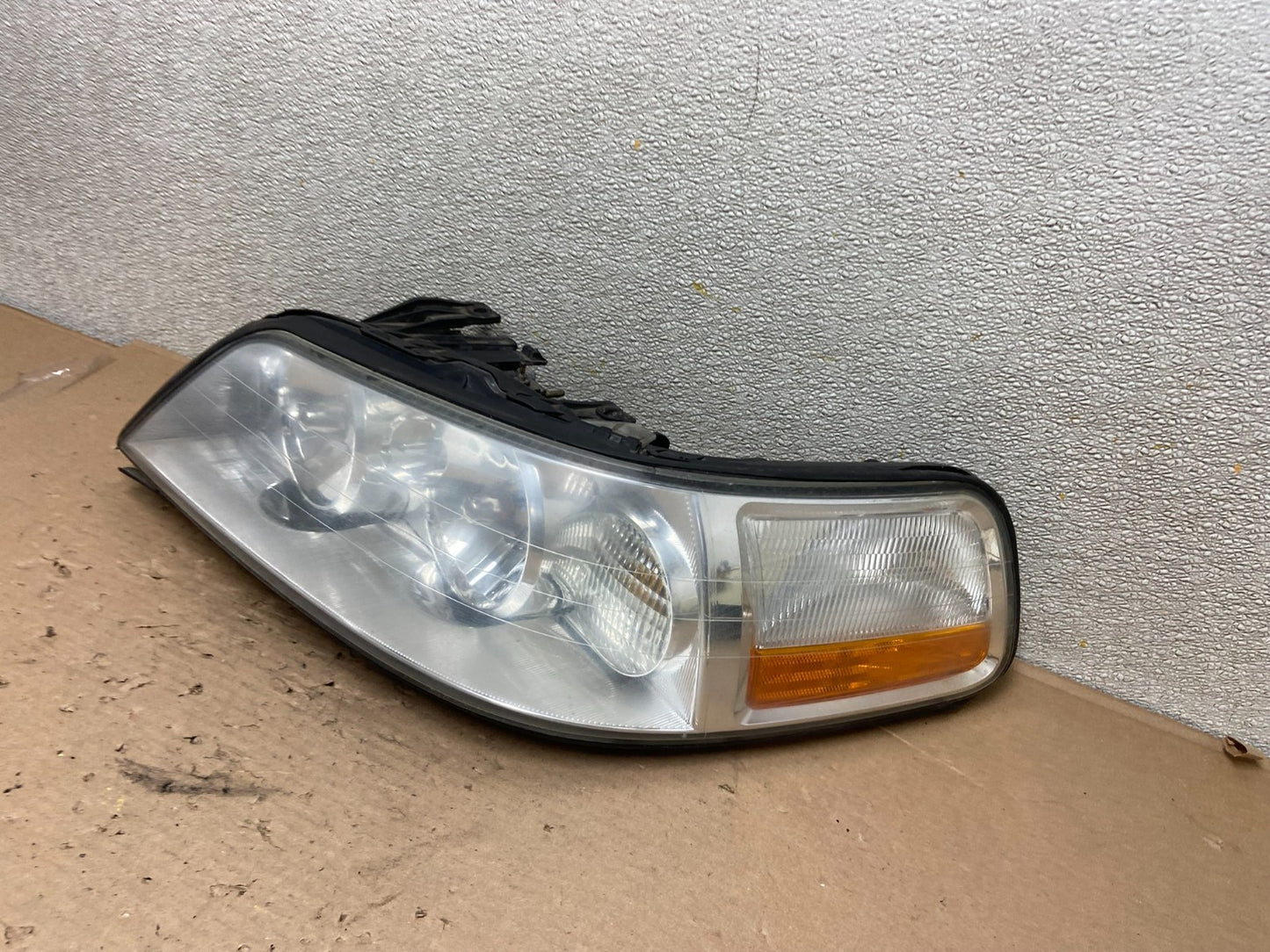2005 to 2011 Lincoln Town Car Left Driver LH Side Headlight AB0165 DW1