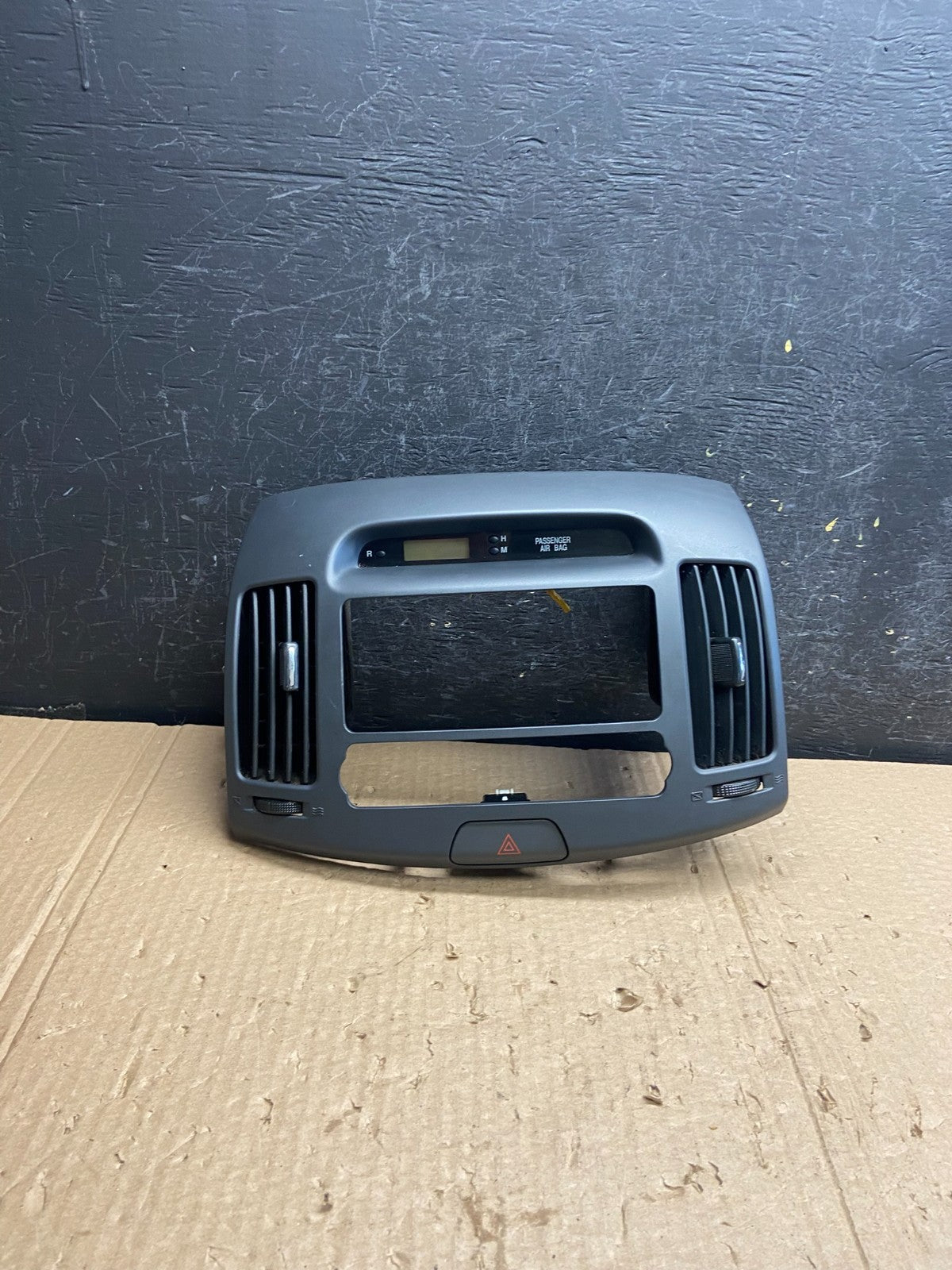 2007-2010 Hyundai Elantra Radio Heat AC Climate Control Air Vent Bezel AF6414 DG0