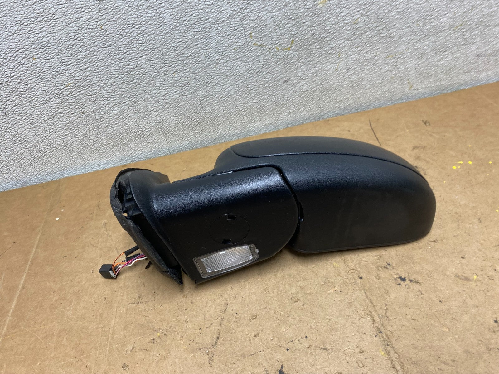 1999-2006 Chevrolet Tahoe Suburban Left Driver LH Door Mirror OEM X6882 MS3