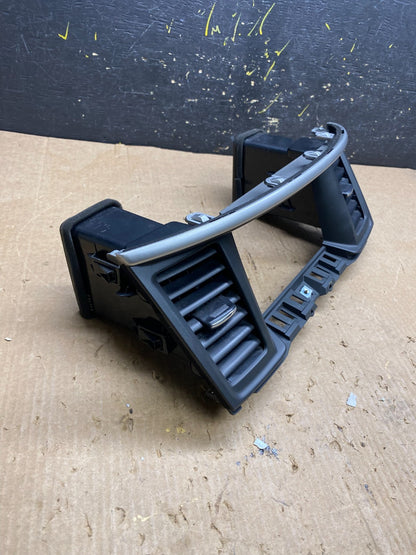 2013 to 2020 Nissan Pathfinder Center Dash Radio Trim Bezel  Surround Z4341 DG1