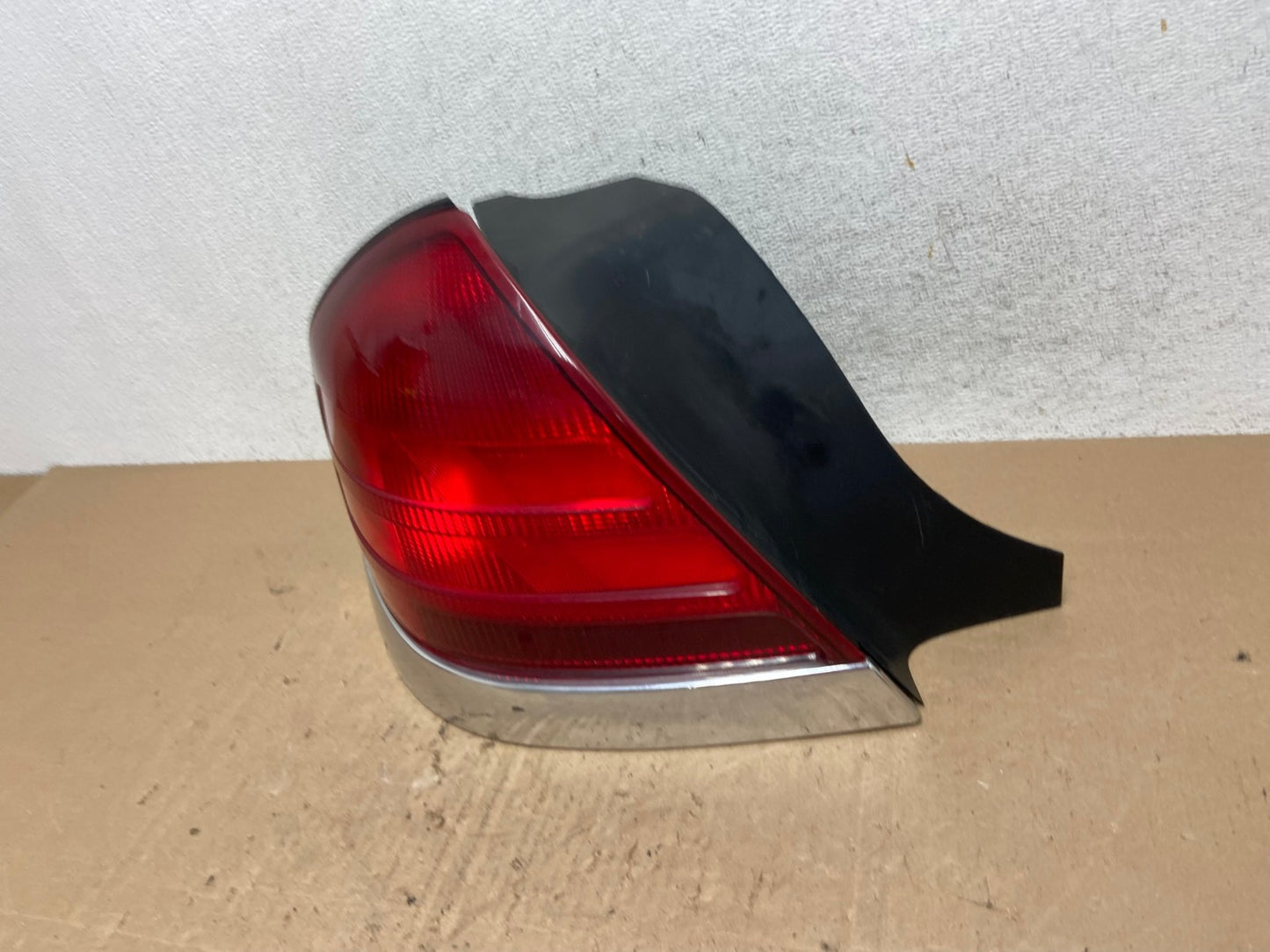1998-2003 Ford Crown Victoria Left Driver Lh Side Tail Light AE6523 LK1