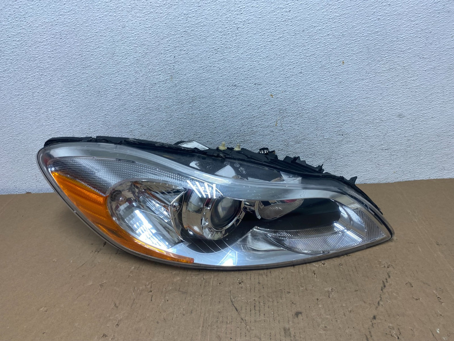 2011-2013 Volvo C30 Right Passenger RH Side Halogen Headlight AD8030 DG0
