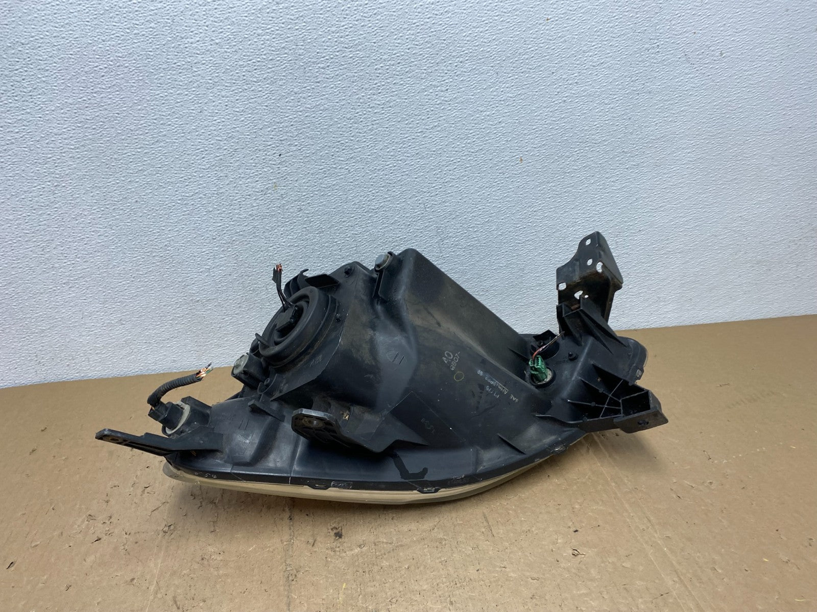 2002 to 2004 Honda CRV CR-V Right Passenger RH Halogen Headlight AC7254 DW5