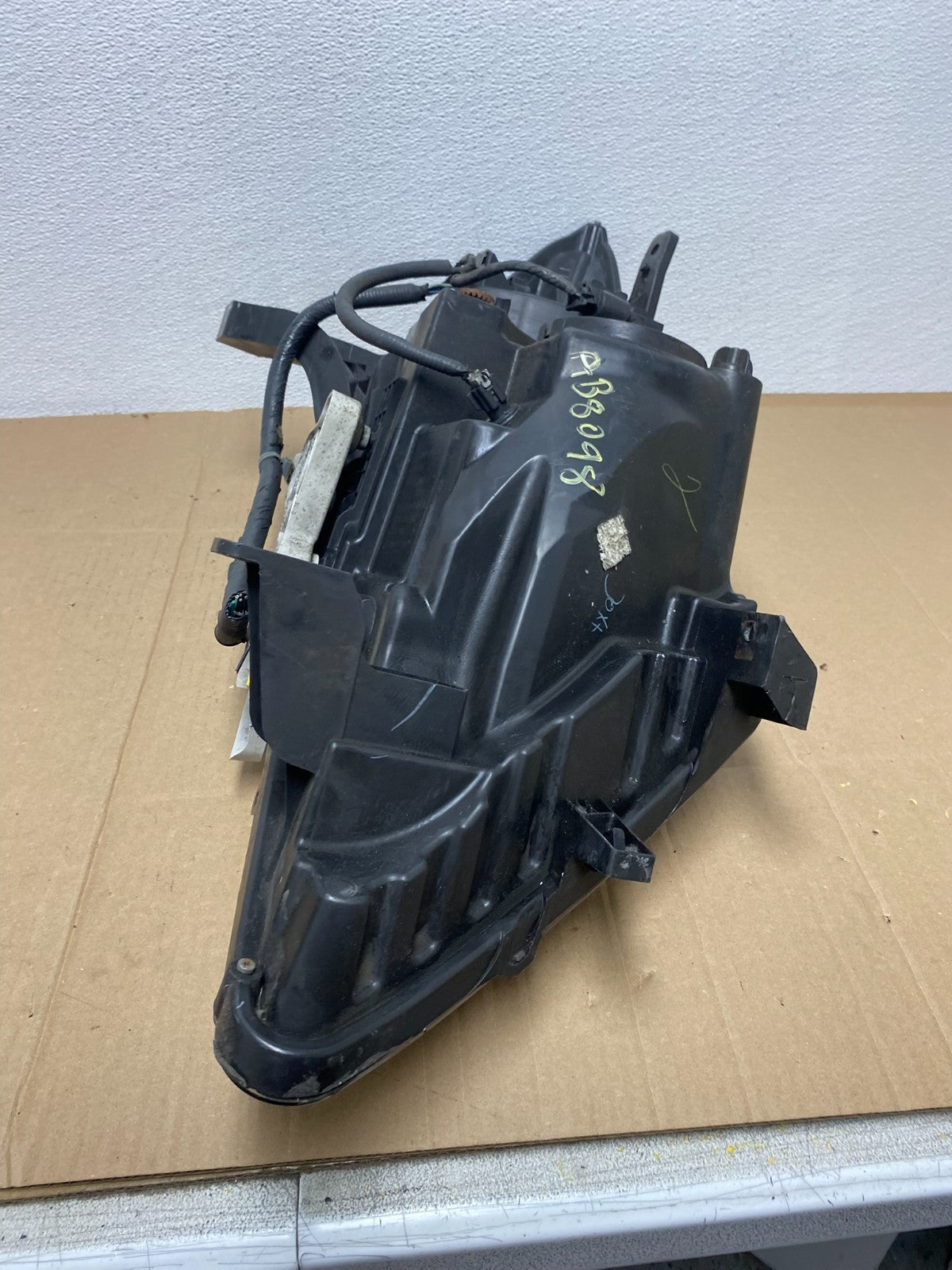 2013 to 2016 Nissan Pathfinder Left Driver LH Side Headlight Halogen OEM AB80986