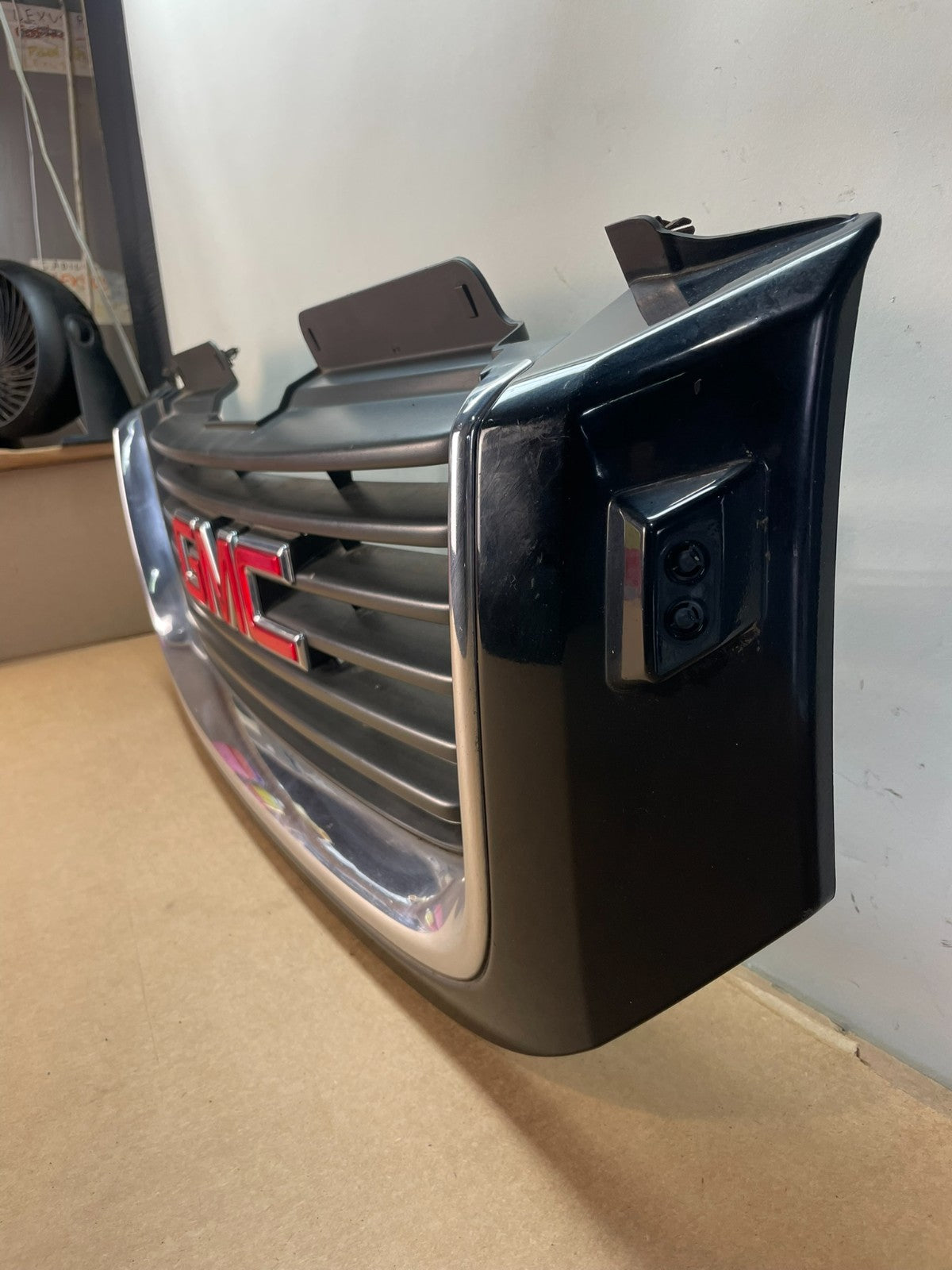 2002 to 2009 Gmc Envoy Front Upper Grill Grille AF8546 DG1