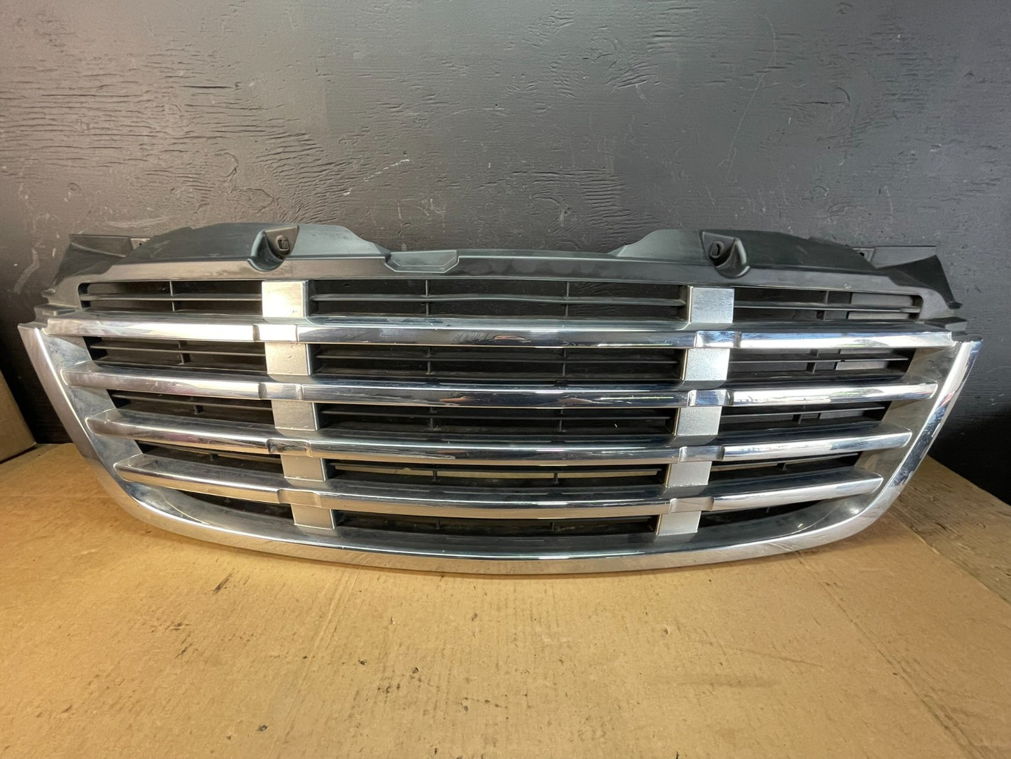 2009 to 2011 Freightliner Sprinter Front Upper Chrome Grill Grille ac5131 DG0