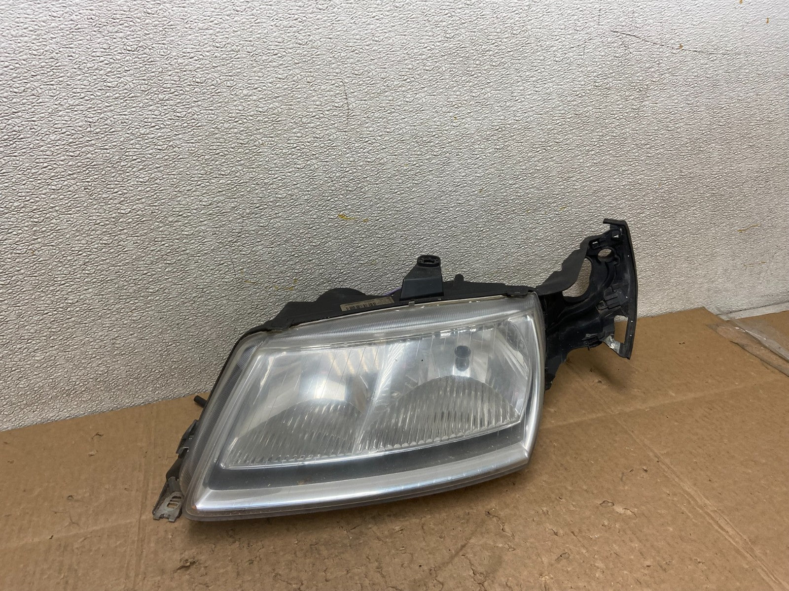 2002 to 2005 Saab 9-5 Left Driver LH Side Halogen Headlight OEM Z0963 DW0