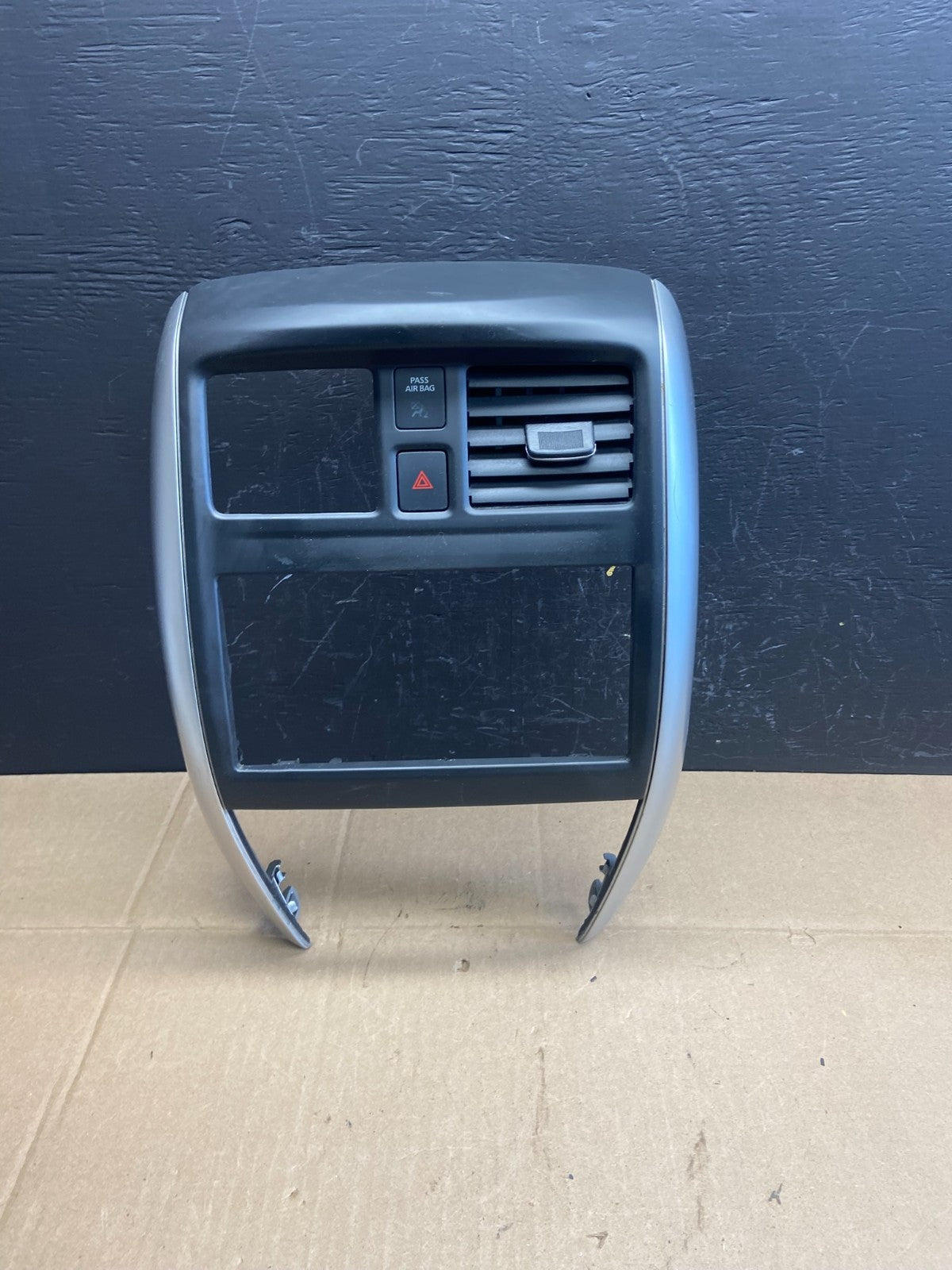 2015-2019 Nissan Versa Hatchback Center Dash Radio Climate Bezel Air Vent AB93020