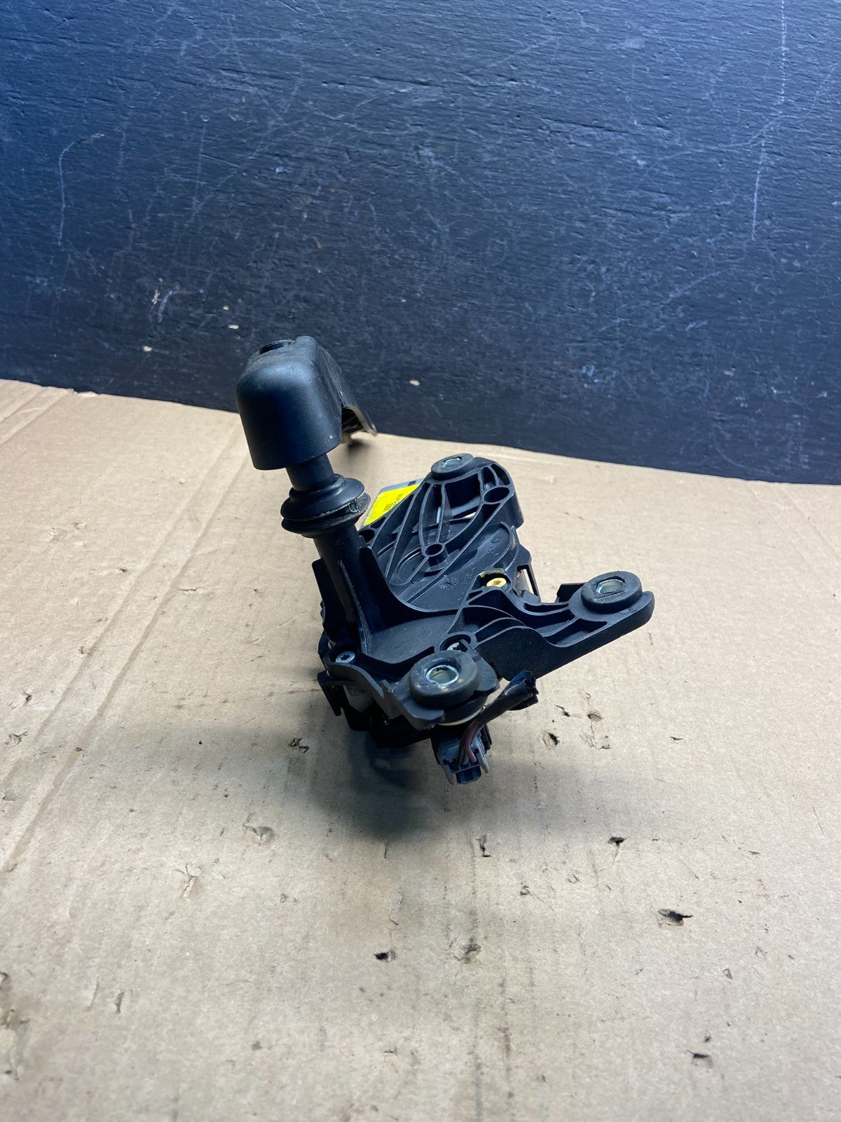 2011 to 2019 Ford Explorer Rear Windshield Wiper Motor AE2319 DG4