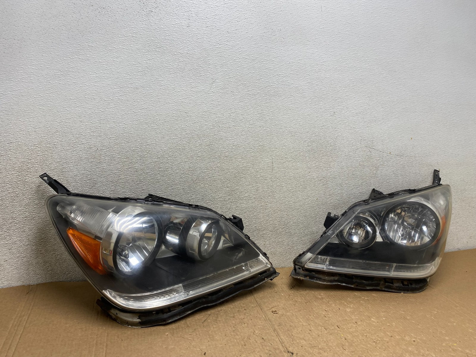 2005 2006 2007 Honda Odyssey Left+Right Set Halogen Headlights V3238 DW2