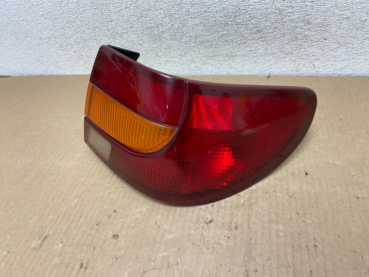 2000-2002 Saturn SL S-Series Right Passenger RH Side Tail Light AG7996 LK1