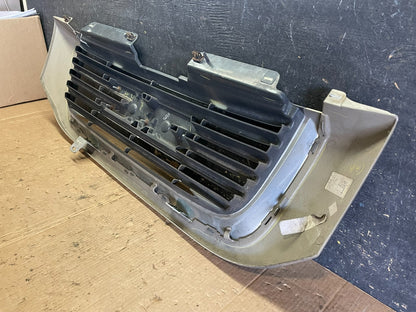 2002 to 2009 Gmc Envoy Front Upper Grill Grille OEM Z8139 DG12