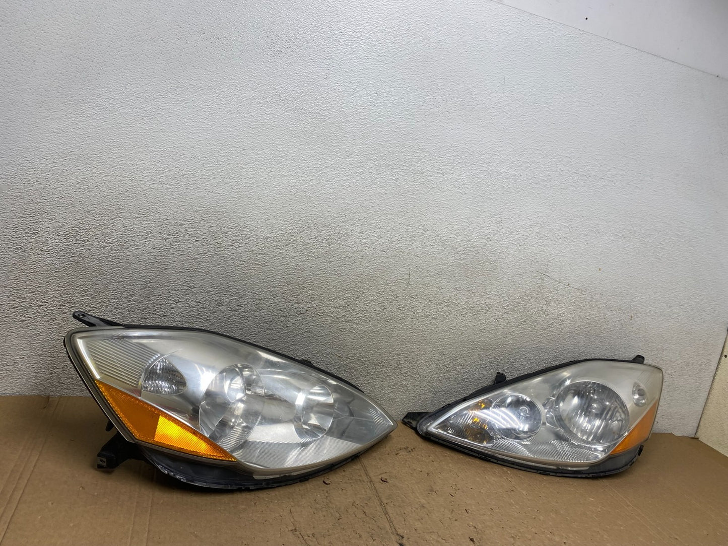 2006 to 2010 Toyota Sienna Left+Right Side Set Headlights Halogen V3682 DW2