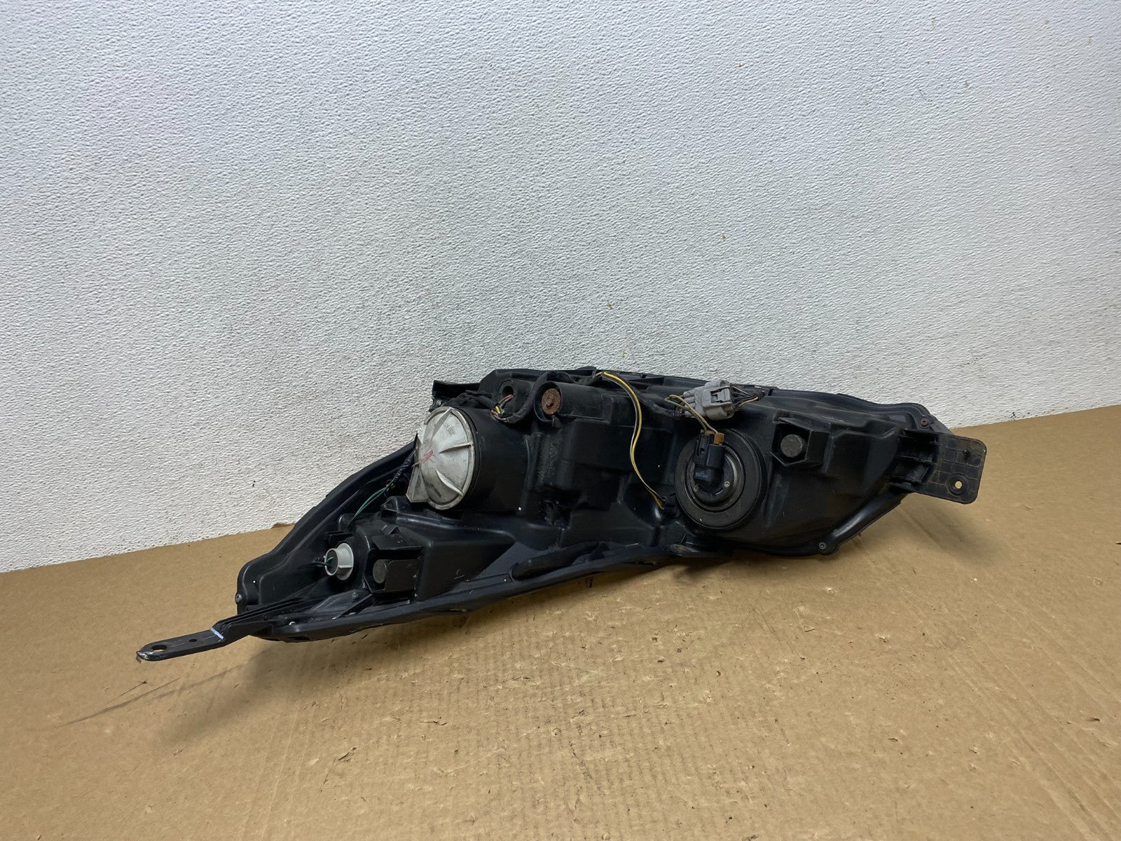 2010-2012 Subaru Legacy Outback Right Passenger Headlight AG0550 DW5