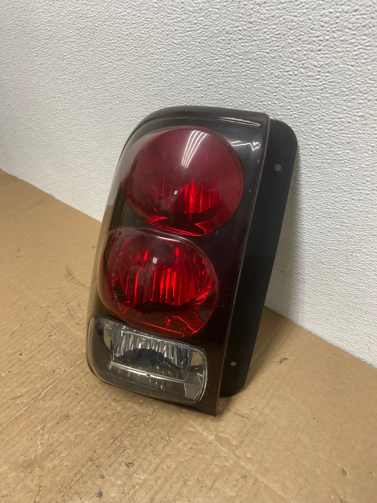 2002 to 2009 Chevrolet Trailblazer Left Driver LH Side Tail Light AB8238 LK1