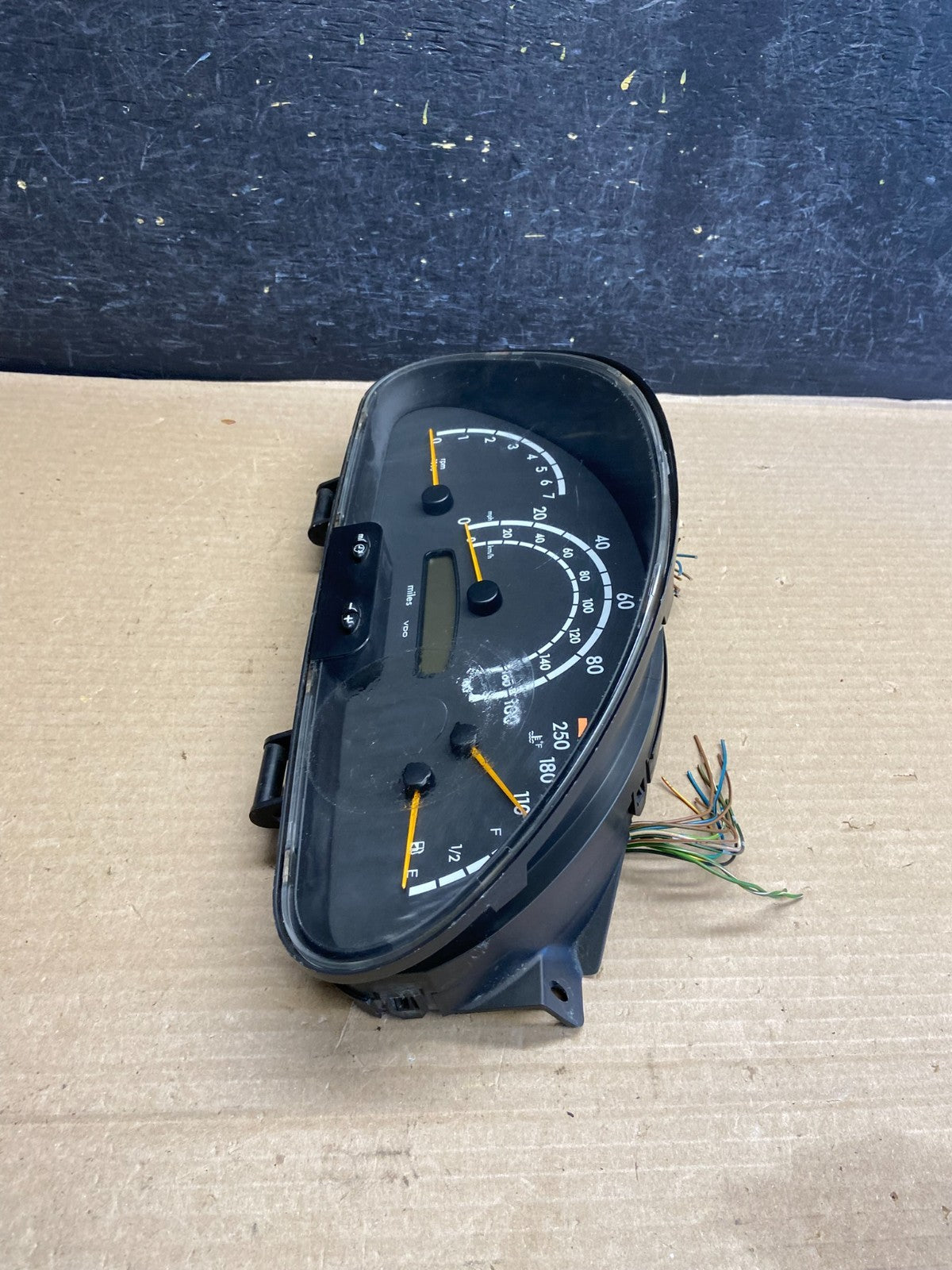 2005 to 2006 Sprinter 2500 3500 Instrument Speedometer Gauge Cluster AH1501 DG2