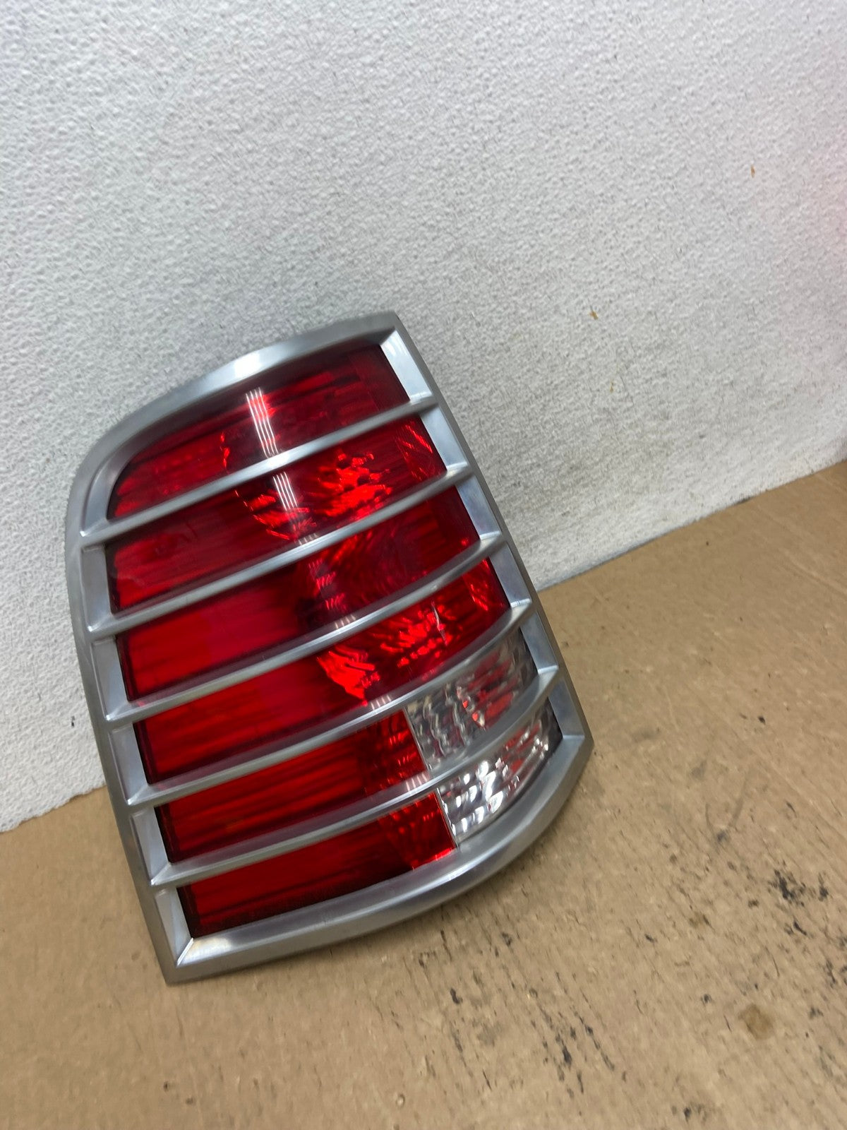 2002 to 2005 Mercury Mountaineer Left Driver Lh Side Tail Light AG2439 LK2