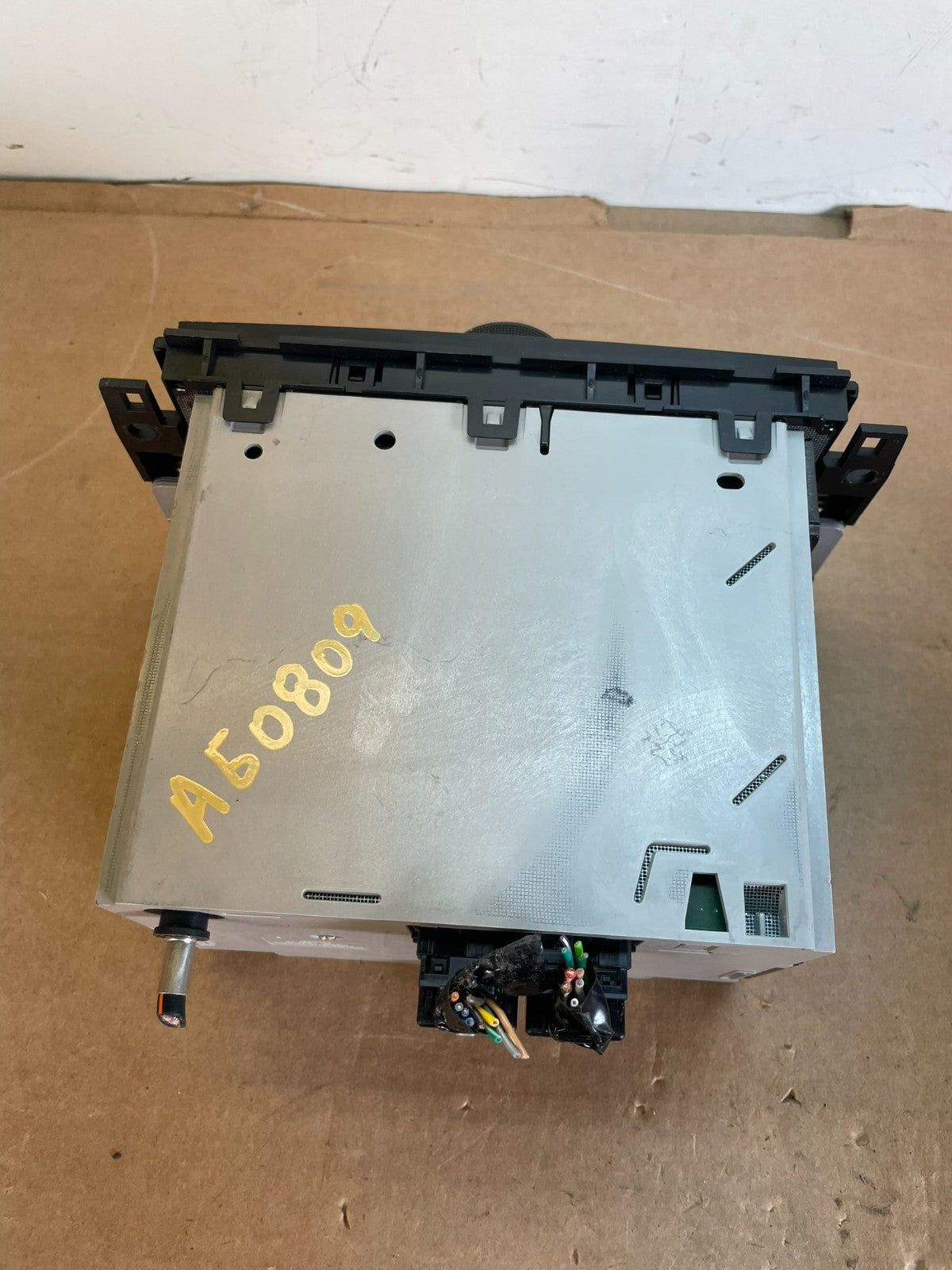 2010 to 2011 Buick Enclave Radio Stereo CD Player Screen Display ag0809 DG5