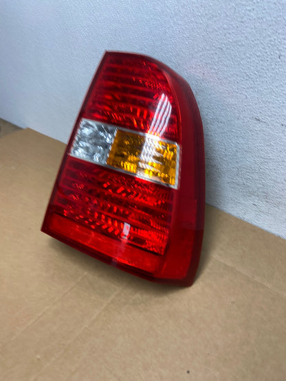 2005 to 2007 Kia Sportage Right Passenger Side RH Side Tail Light AD4429 LK1