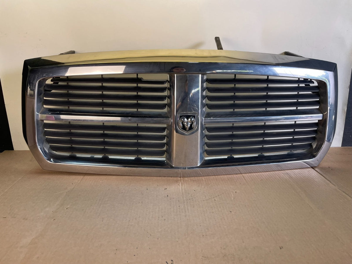 2005 to 2007 Dodge Dakota Chrome Front Upper Grill Grille AH6430 DG0