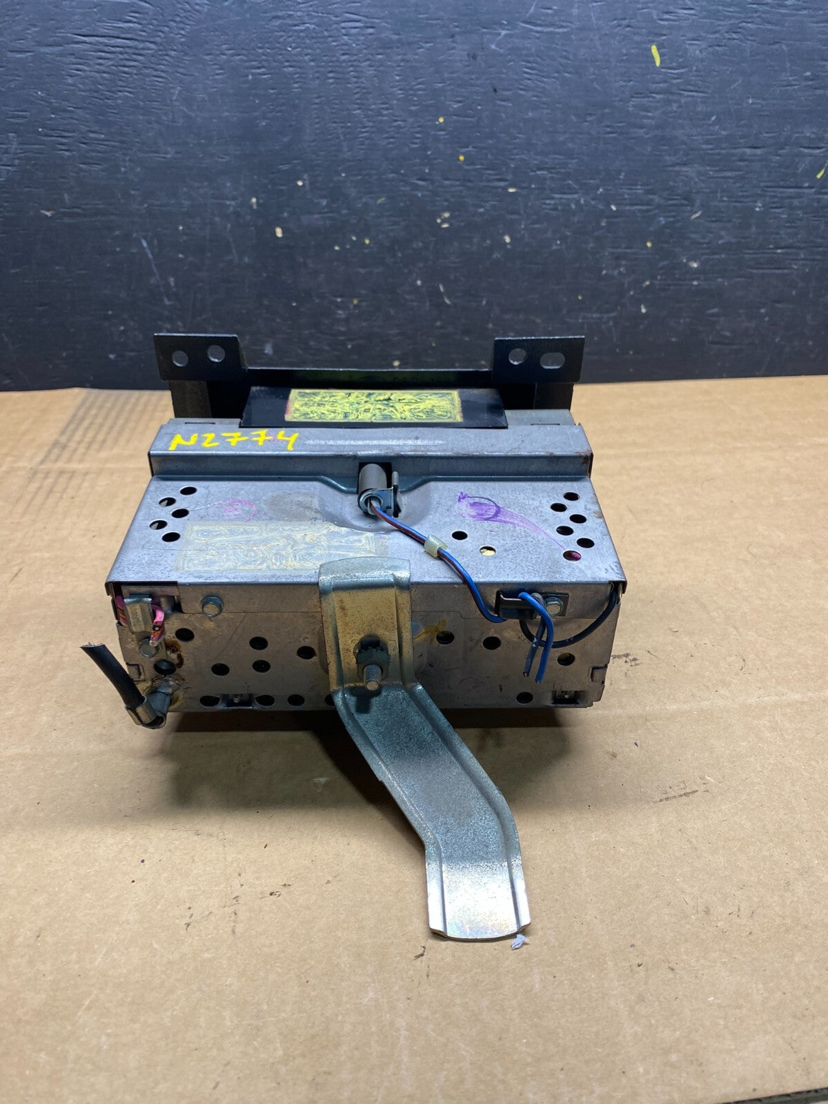 Ford AM/FM Stereo Radio Information N2774 PS3
