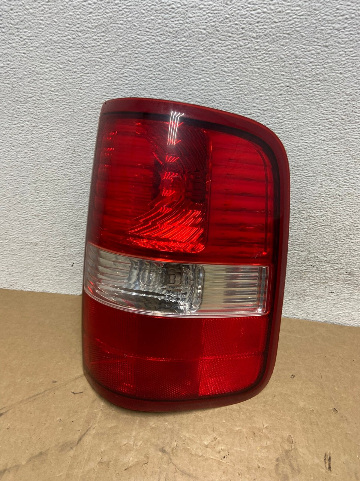 2004 to 2008 Ford F150 F-150 Right Passenger RH Side Tail Light AG0504 LK0