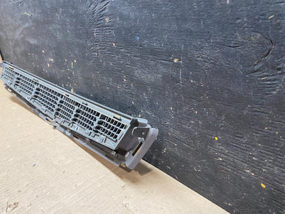 2008 to 2011 Cadillac Cts Front Lower Grill Grille OEM U0154 GD6