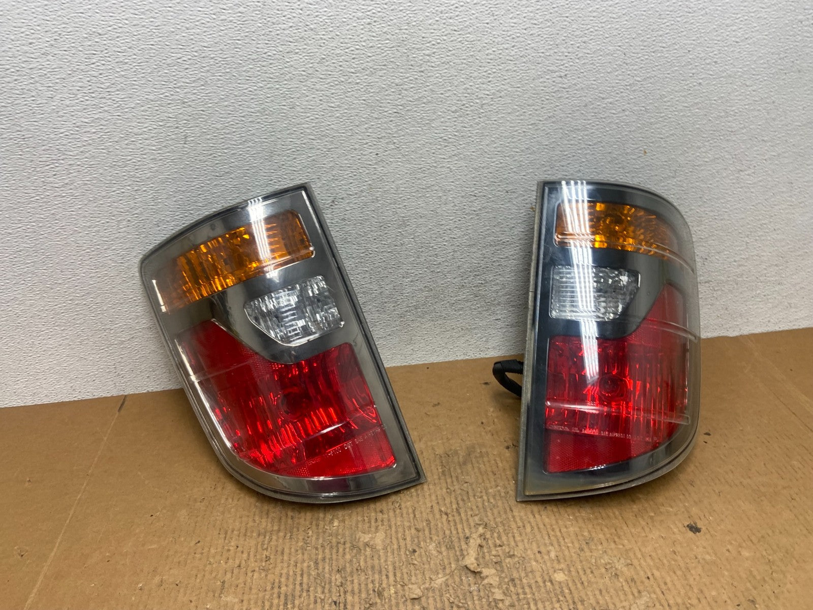 2006 to 2008 Honda Ridgeline Left+Right Side Tail Lights AE2831 DW0
