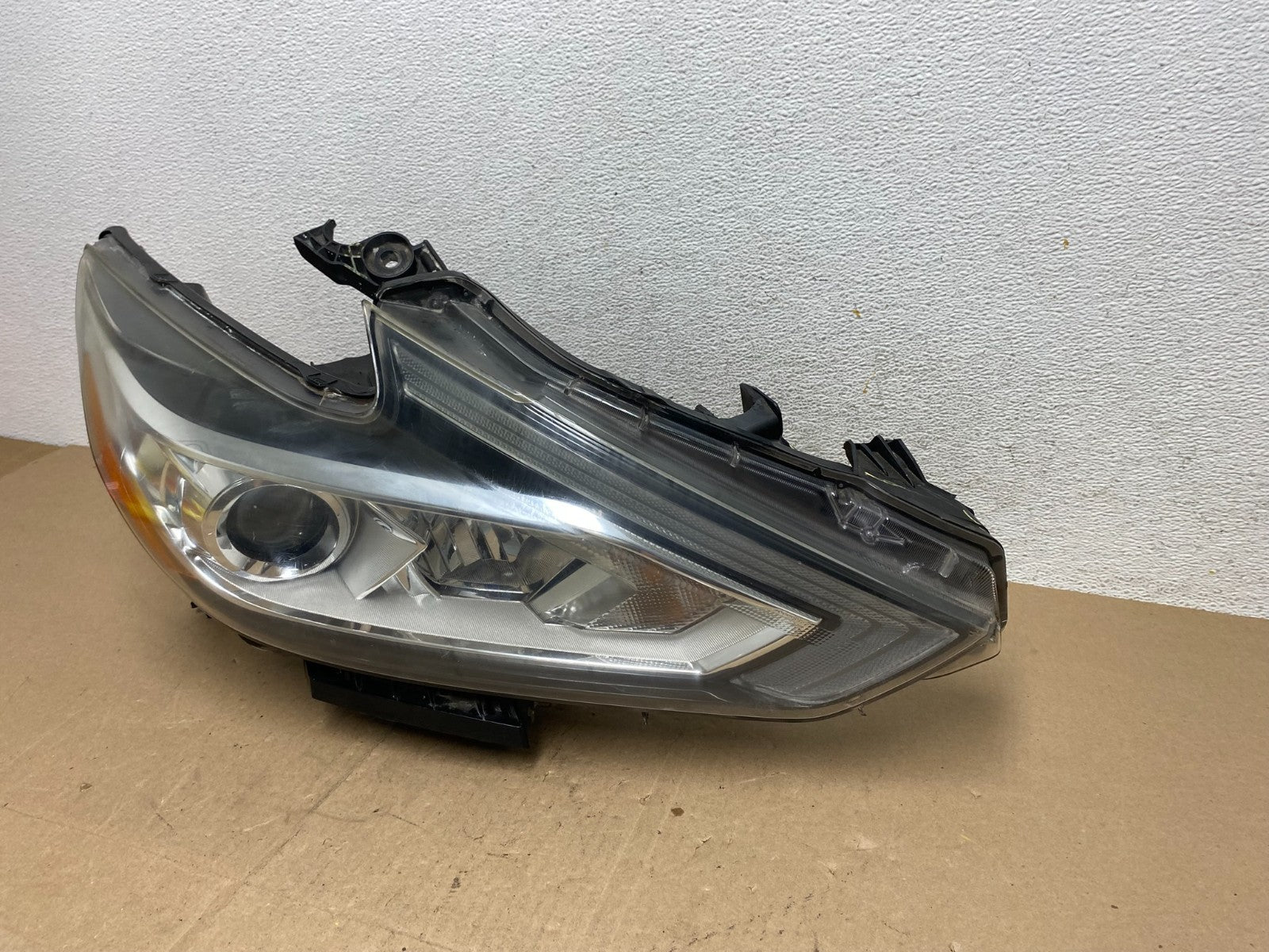 2016 - 2018 Nissan Altima Right Passenger RH Halogen Headlight AE6750 DW1