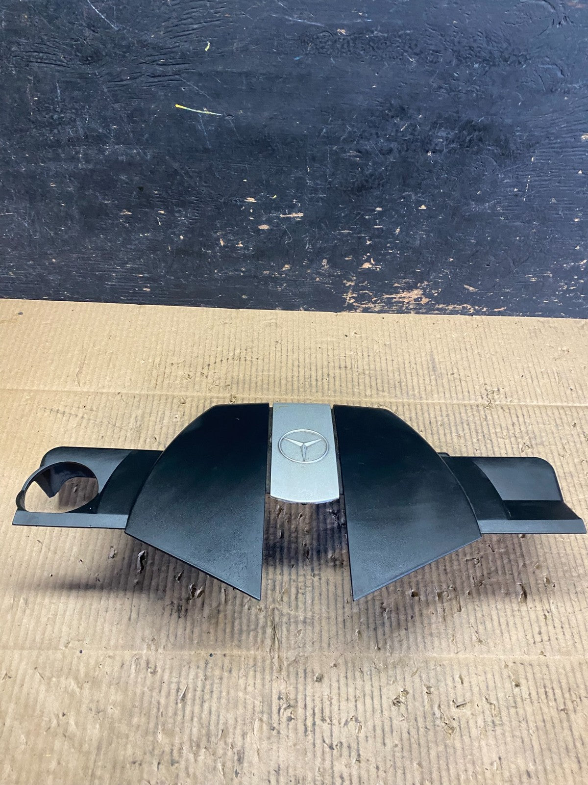 2002 to 2006 Mercedes C240 Engine Air Intake Cleaner Box t6775 DG1