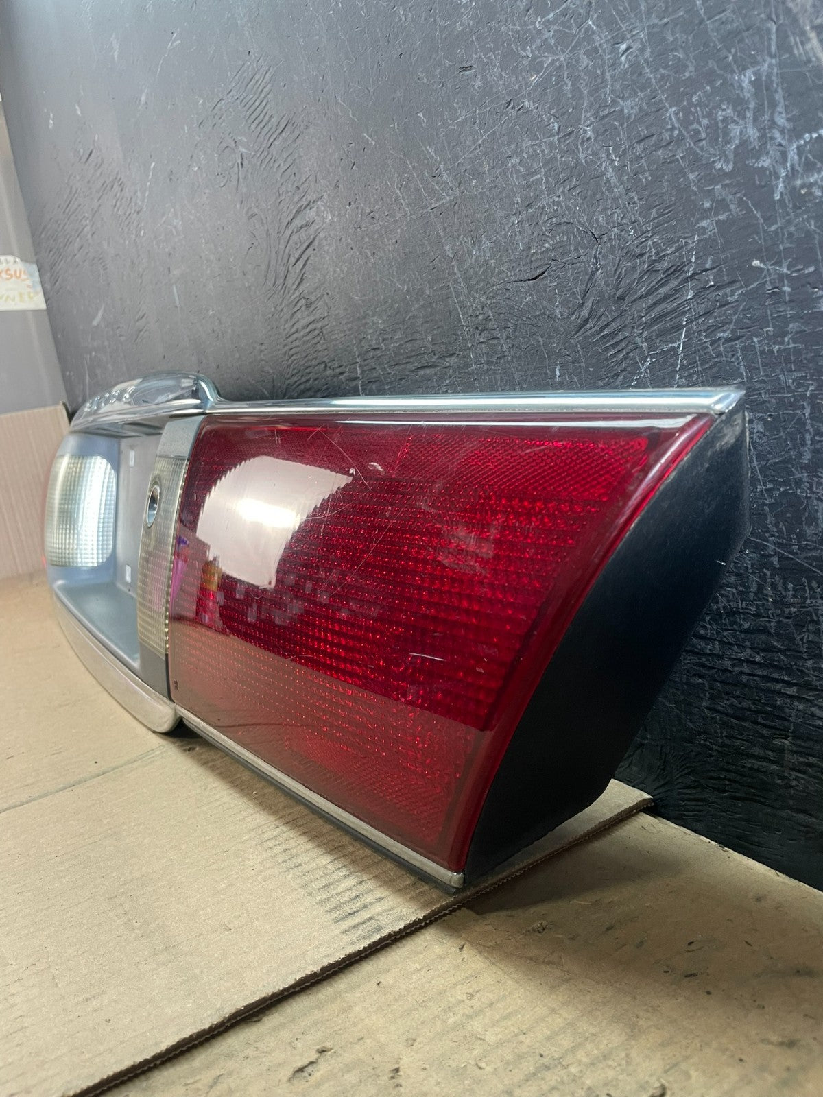 2000 to 2005 Buick Lesabre Trunk Rear Center Tail Light Panel AD0211 DG2