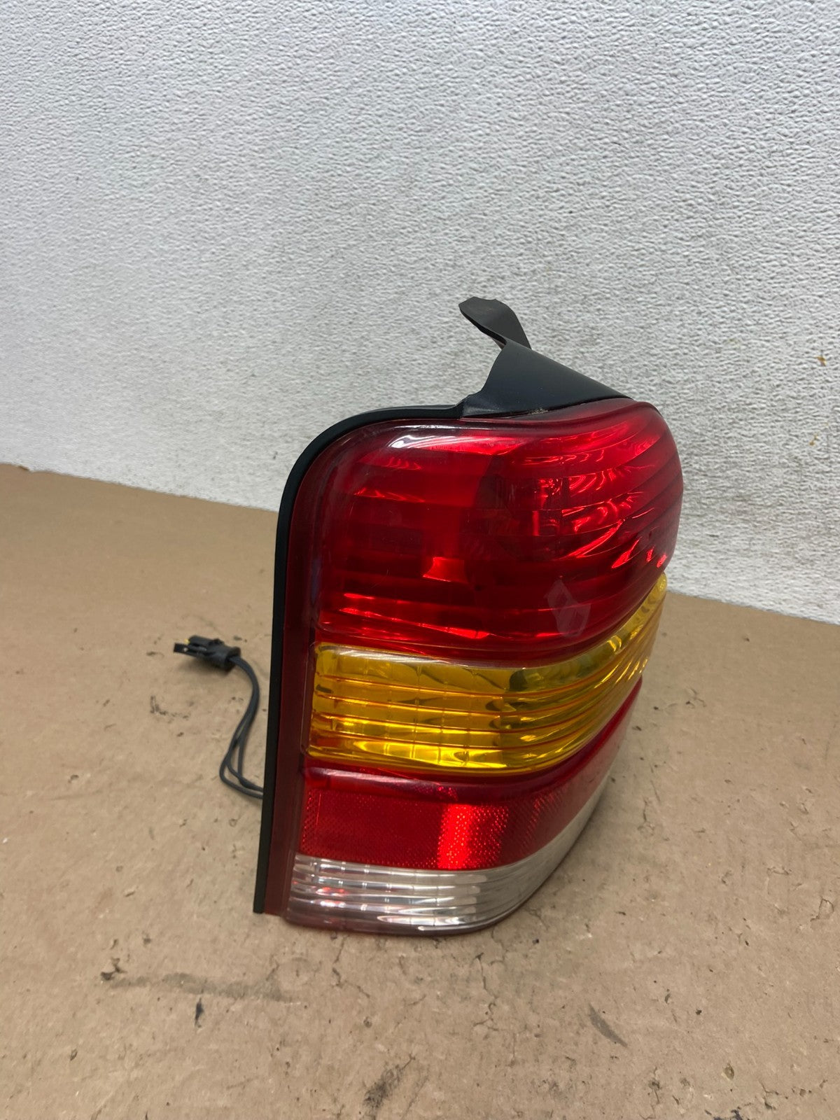2001 to 2007 Ford Escape Left Driver Side Tail Light AG43782