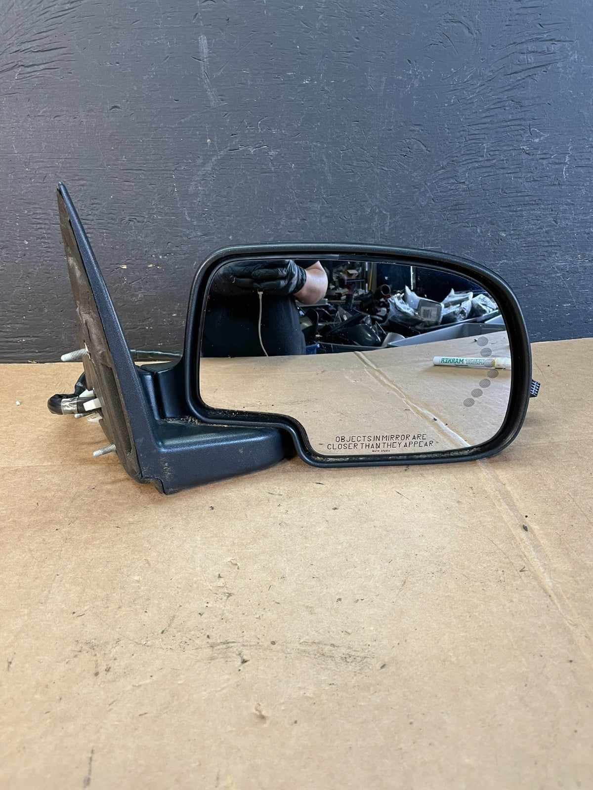 2003-2006 Chevrolet Tahoe Suburban Right Passenger Turn Door Mirror AE0975 DW8