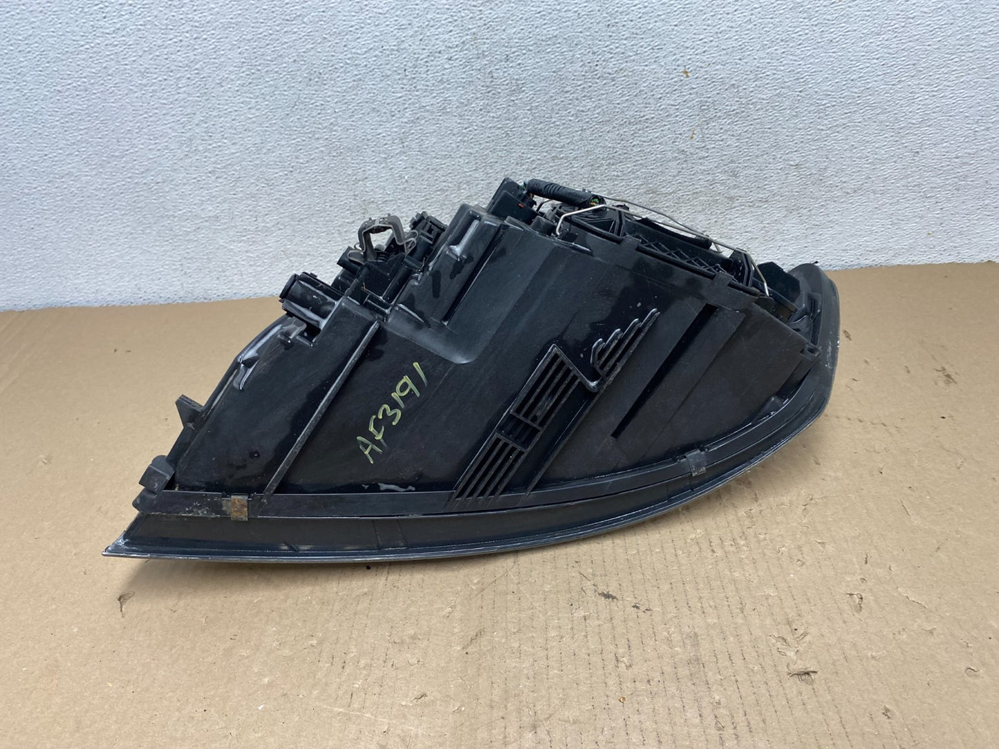 2008 to 2011 Volvo S40 Right Passenger RH Halogen Headlight AF3191 DG7