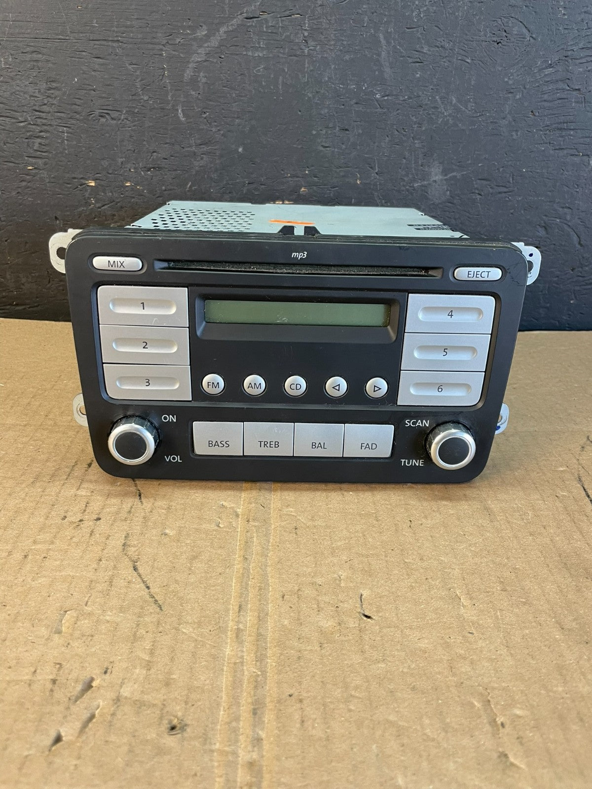 2009 to 2017 Volkswagen Tiguan Radio AM/FM CD Player OEM AC4877 DG0