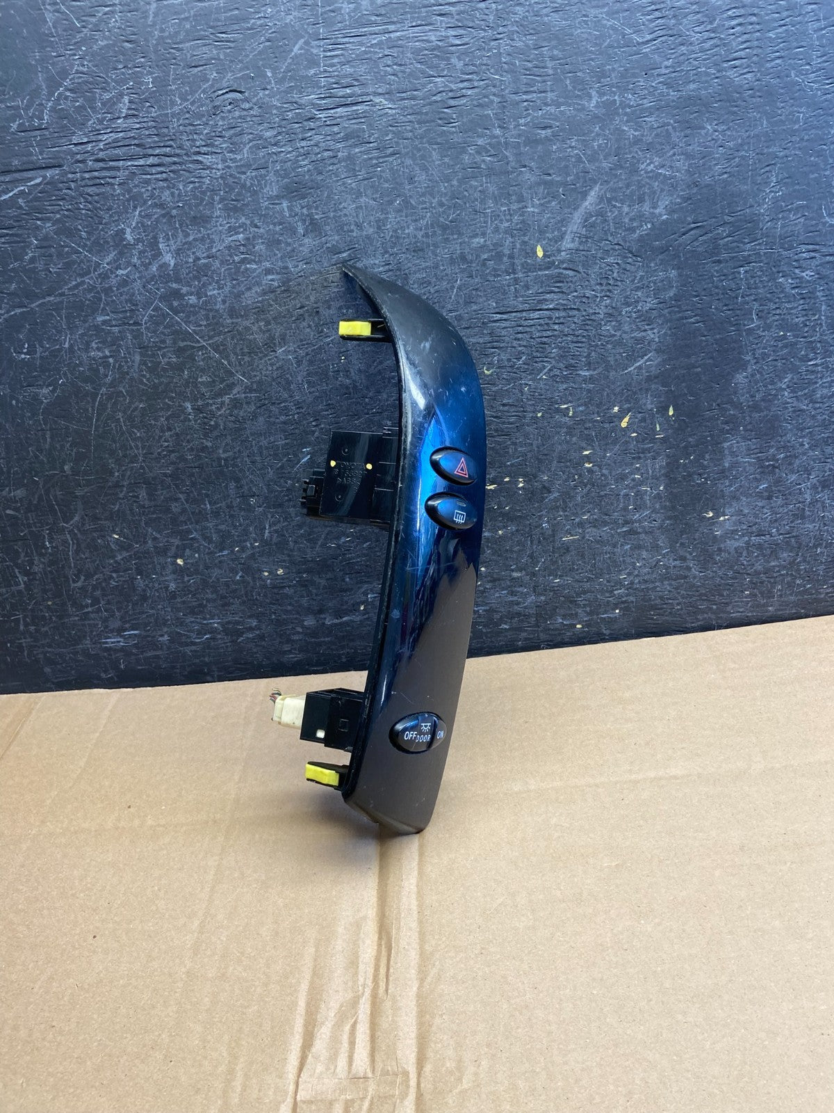 2004 to 2010 Toyota Sienna Left Side Climate Switches Bezel Trim AI5944 DG0
