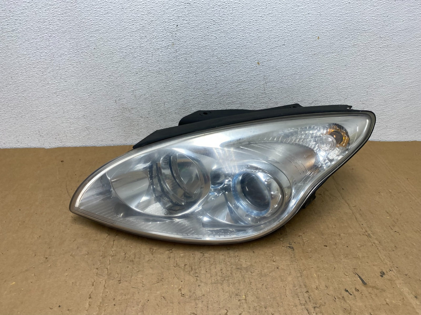 2010 to 2012 Hyundai Elantra Touring Left Driver Headlight Halogen AD0512 DG0