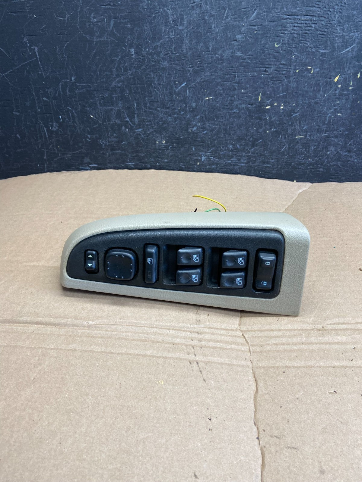 2003 to 2006 Suburban Tahoe Yukon Front Left Driver Window Switch AF1789 DG0