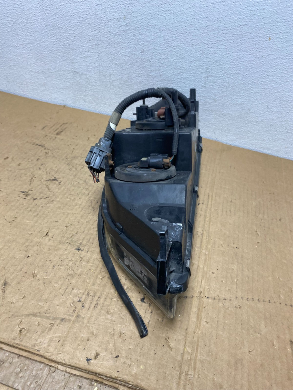 2000 to 2002 Lincoln Ls Right Passenger RH Side Headlight Halogen AC8337 DW7