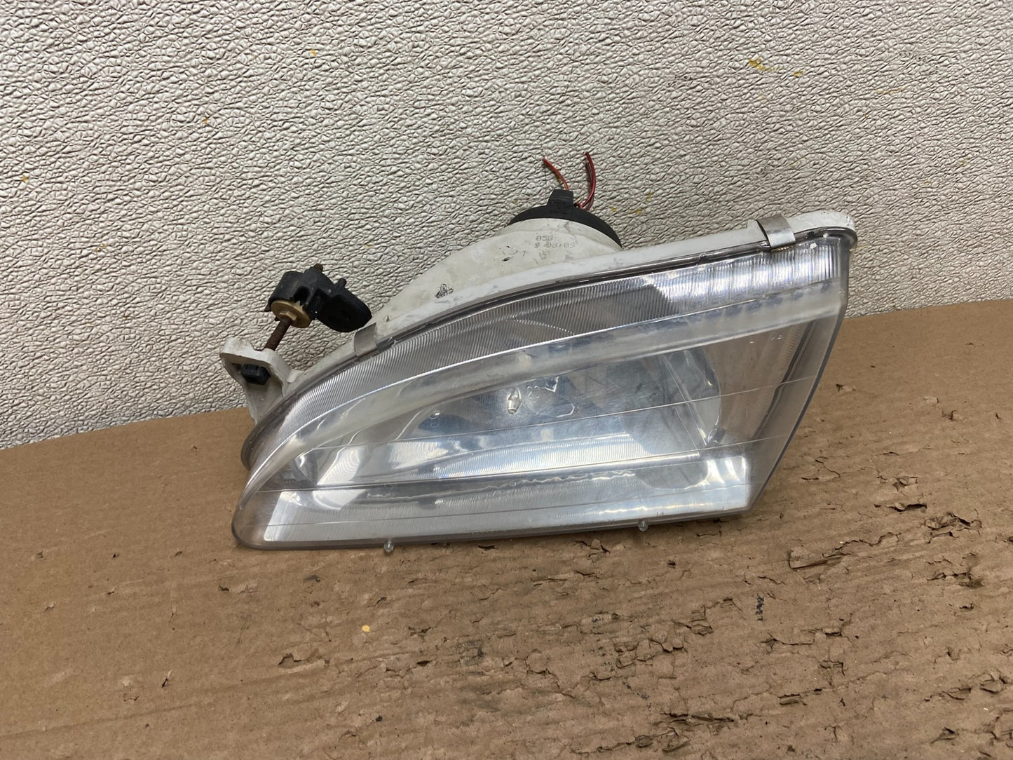 1998 to 2000 Toyota Corolla Front Left Driver Side Headlight AB1698 DW0