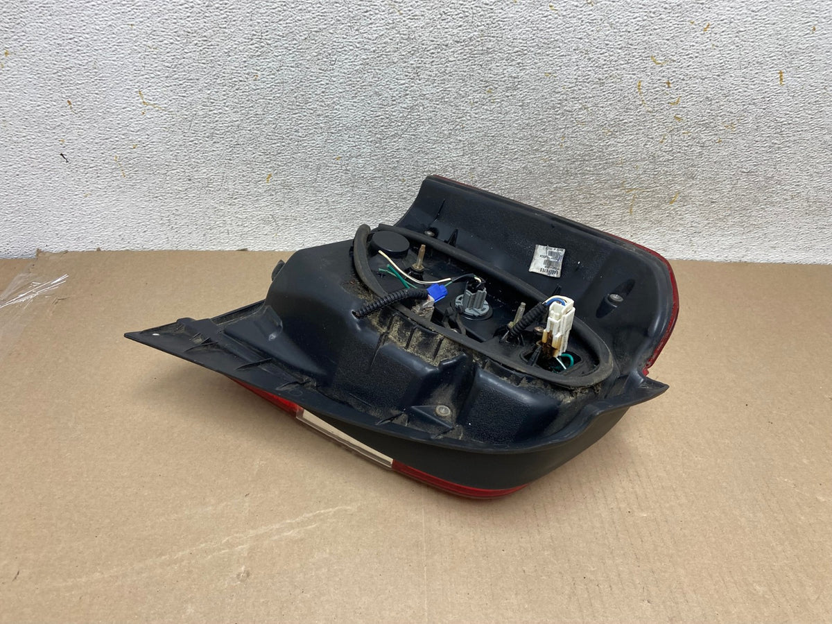 2006-2007 Toyota Highlander Hybrid Right Passenger Side Tail Light AH6668 LK4