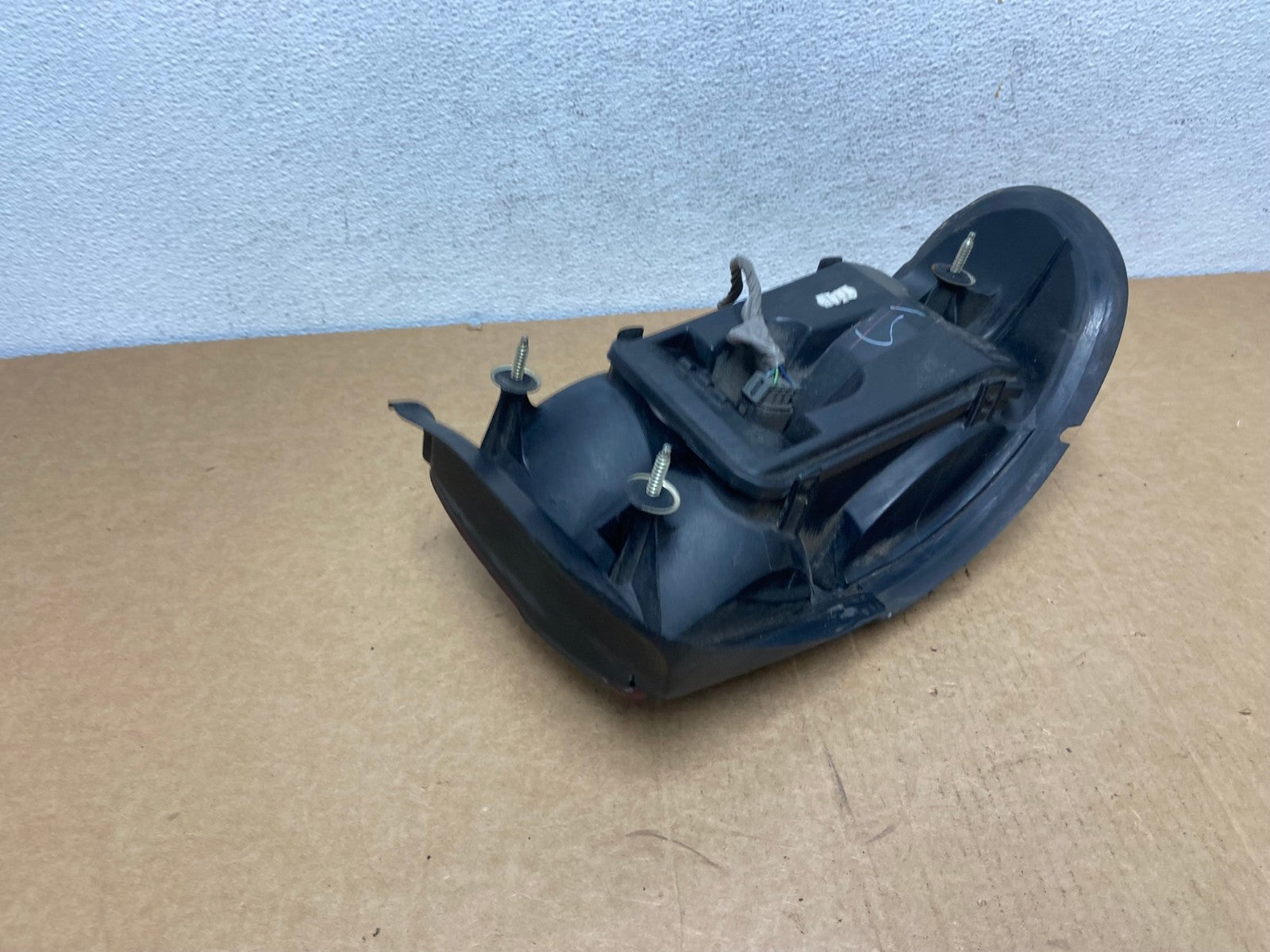 1997 to 2003 Chevrolet Malibu Passenger Right RH Side Tail Light AD5445 LK8