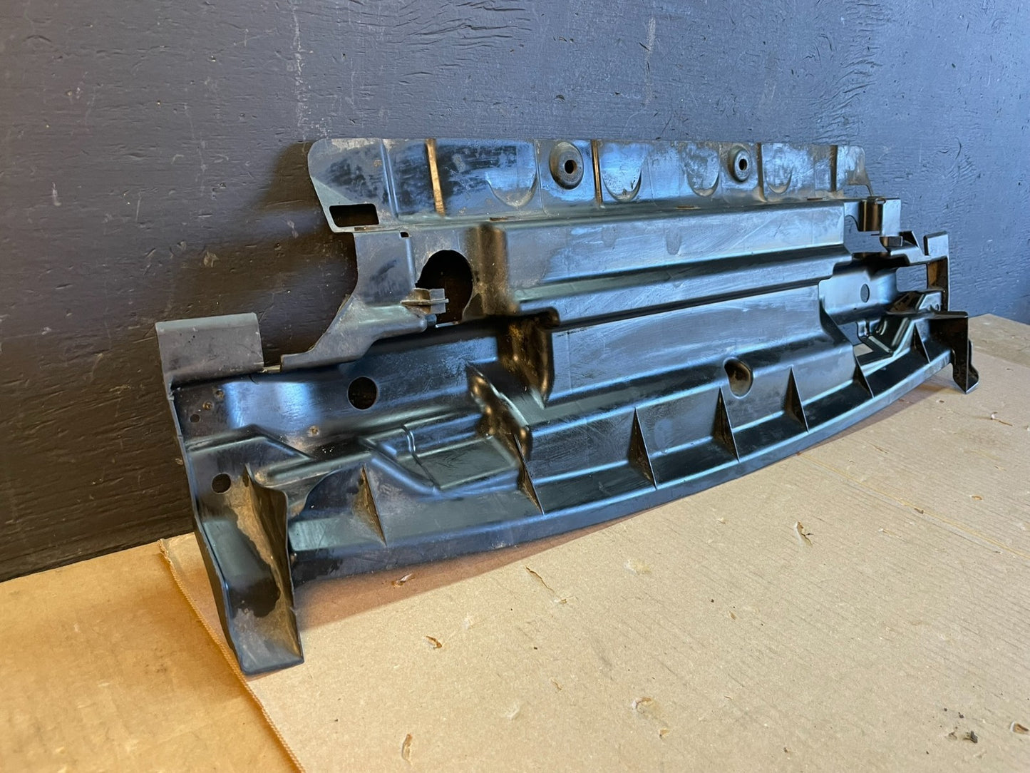 2006 to 2007 Subaru Tribeca 3.0 Lower Center Engine Cover Trim OEM ab7869 DG1