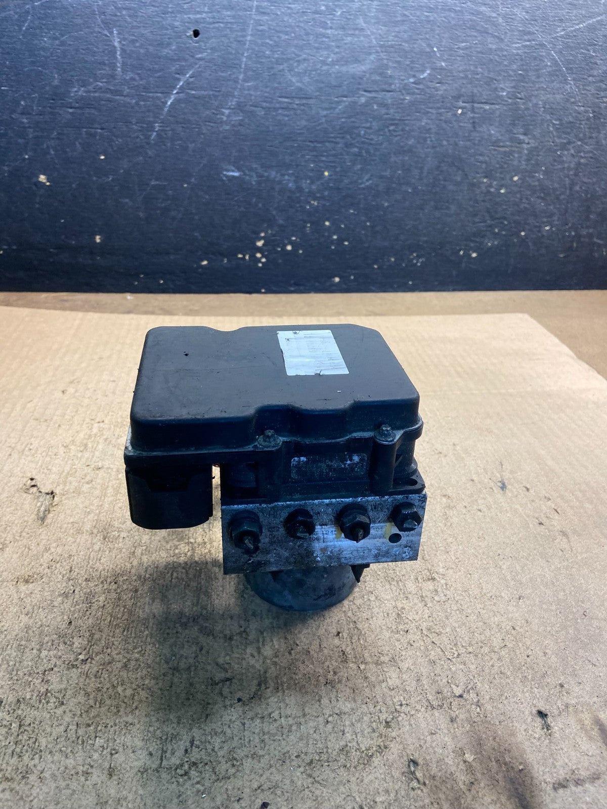 2004 to 2005 BMW 525i ABS Anti-Lock Brake Pump 6758743 Z8882 DG4